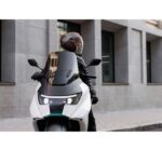 NERVA EXE II devant immeuble moderne